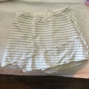Lulus Groove Queen White striped Skort